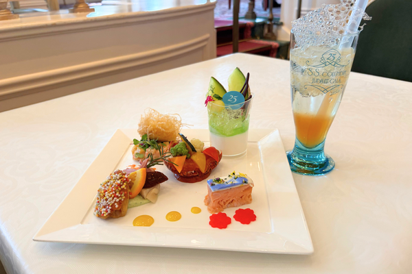 コロンビア号・ダイニングルーム①